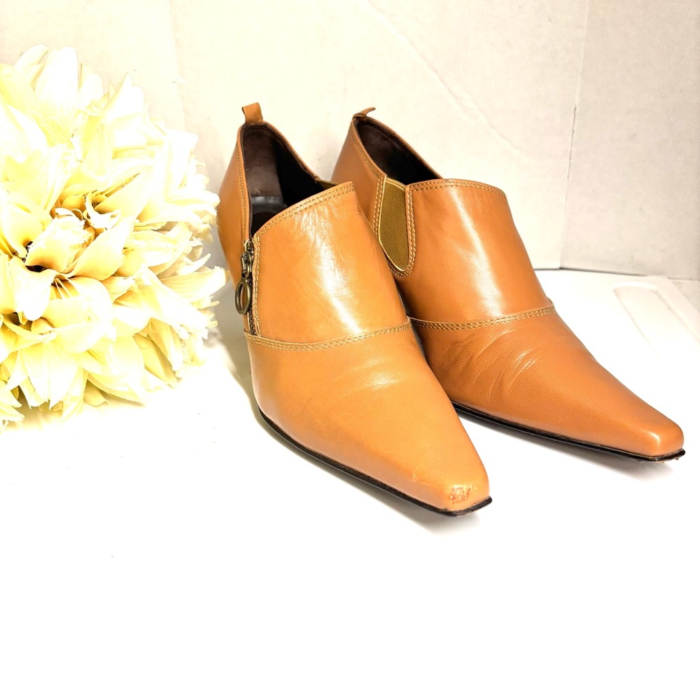 Donald J. Pliner Camel Leather Heels